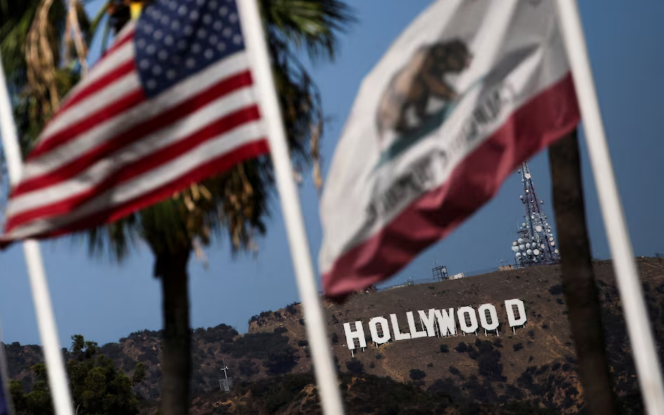 Ancaman tarif 100 persen dari Donald Trump tak hentikan produksi global seperti Star Wars: Starfighter. Industri film tetap melaju.