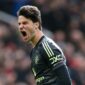 Senne Lammens tampil bagus di debut nya bersama Manchester United, disambut chant lucu suporter yang menyindirnya bak Peter Schmeichel.