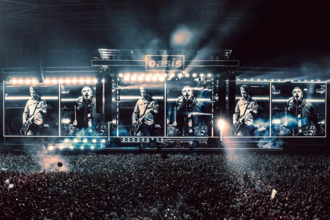 
					Oasis tampil di Principality Stadium, Cardiff, Wales, pada tur mereka bertajuk Oasis Live '25, 4 Juli 2025. (foto: BILLBOARD/Josh Halling)