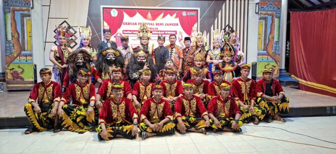 
					Gebyar Janger Remaja Madyo Utomo: Kolaborasi Mahasiswa dan Pemdes Gladag Lestarikan Budaya Banyuwangi