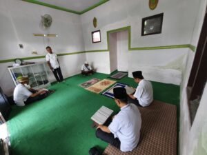 Perkuat Keimanan, Perangkat Desa Gladag Giat Tadarus Selama Bulan Ramadhan