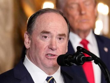 Mantan Sekretaris Angkatan Laut John Phelan. (foto: Alex Brandon/AP)