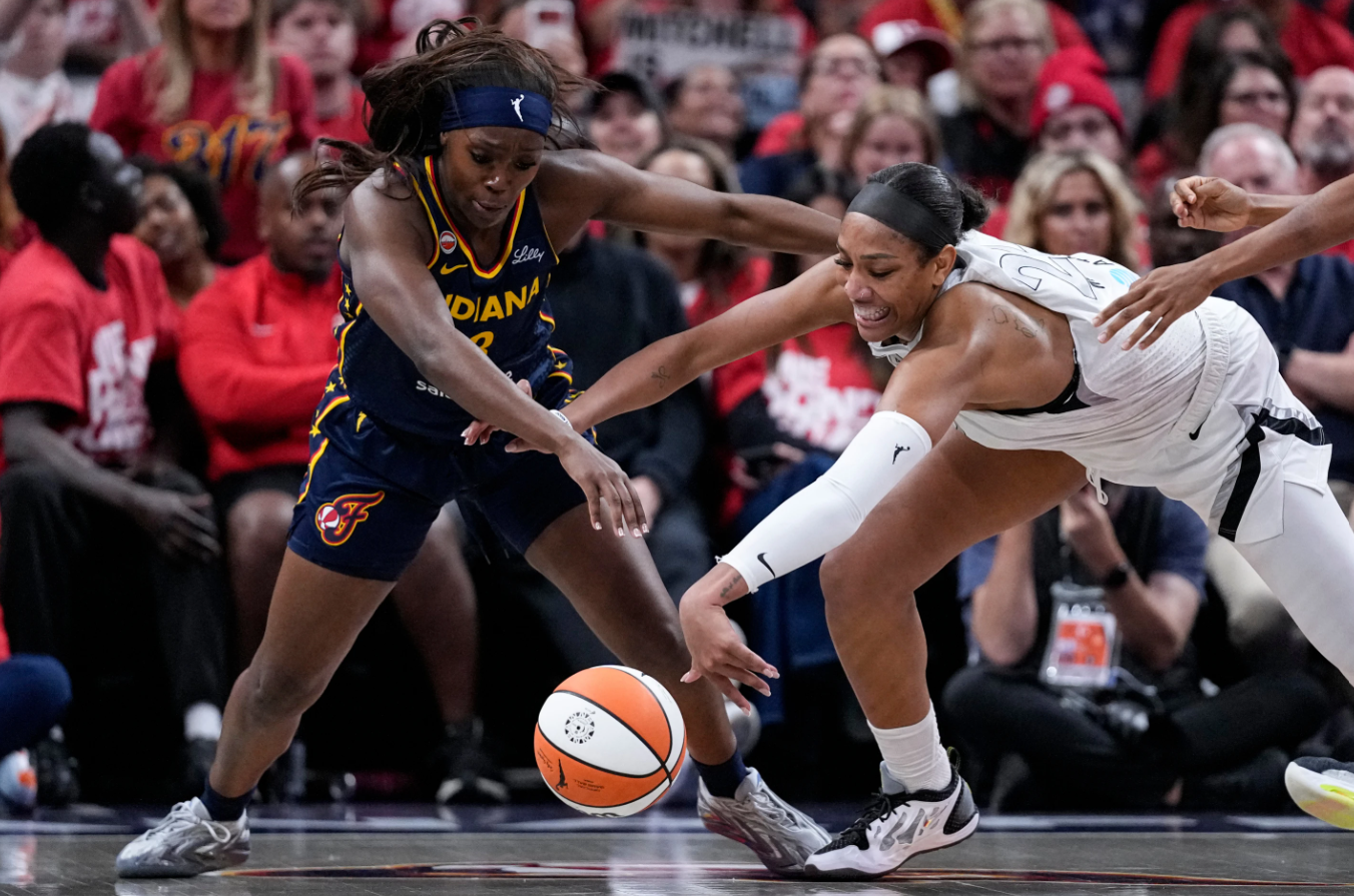 Indiana Fever paksa Game 3 dalam Playoffs WNBA 2026 melawan Las Vegas Aces. (AP Photo/Michael Conroy)