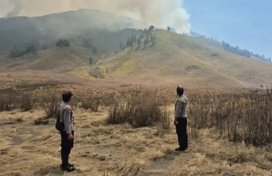 Kebakaran Lagi, Wisata Gunung Bromo Ditutup Total