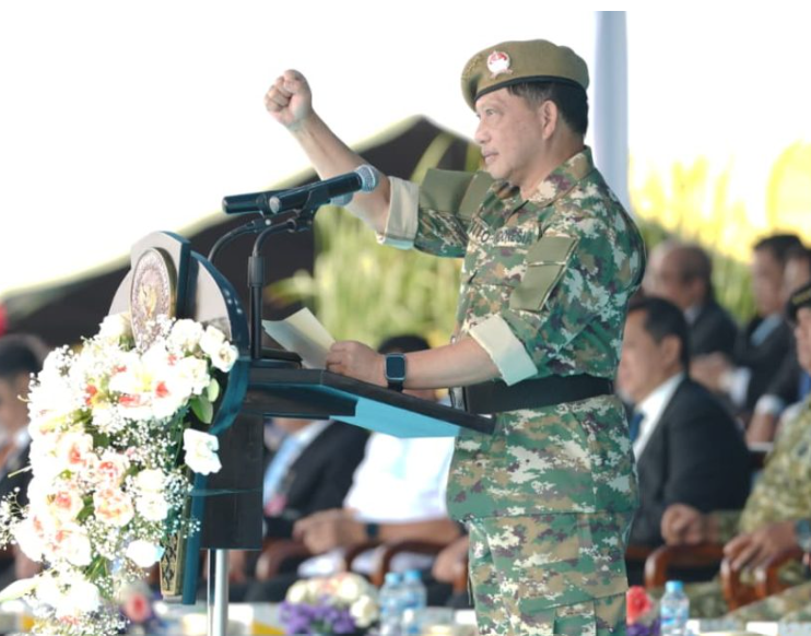 Menteri Dalam Negeri (Mendagri) Tito Karnavian saat menutup latihan dasar kemiliteran (Latsarmil) Komcad ASN di Lanud Halim Perdanakusuma, Jakarta Timur. Selasa 29 September 2026. (Foto: Kompas)