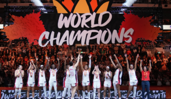 AS juara dunia basket putri lima kali beruntun setelah mengalahkan Perancis 97-79 di final Piala Dunia Basket Putri 2026.