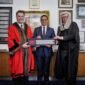 Anies Baswedan menerima penghargaan Freedom of the City of London di Guildhall, London.