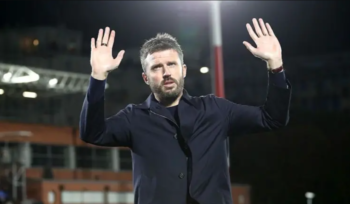 Michael Carrick menjadi sorotan setelah Manchester United (MU) dibantai 1-4 dari Como di Liga Champions.
