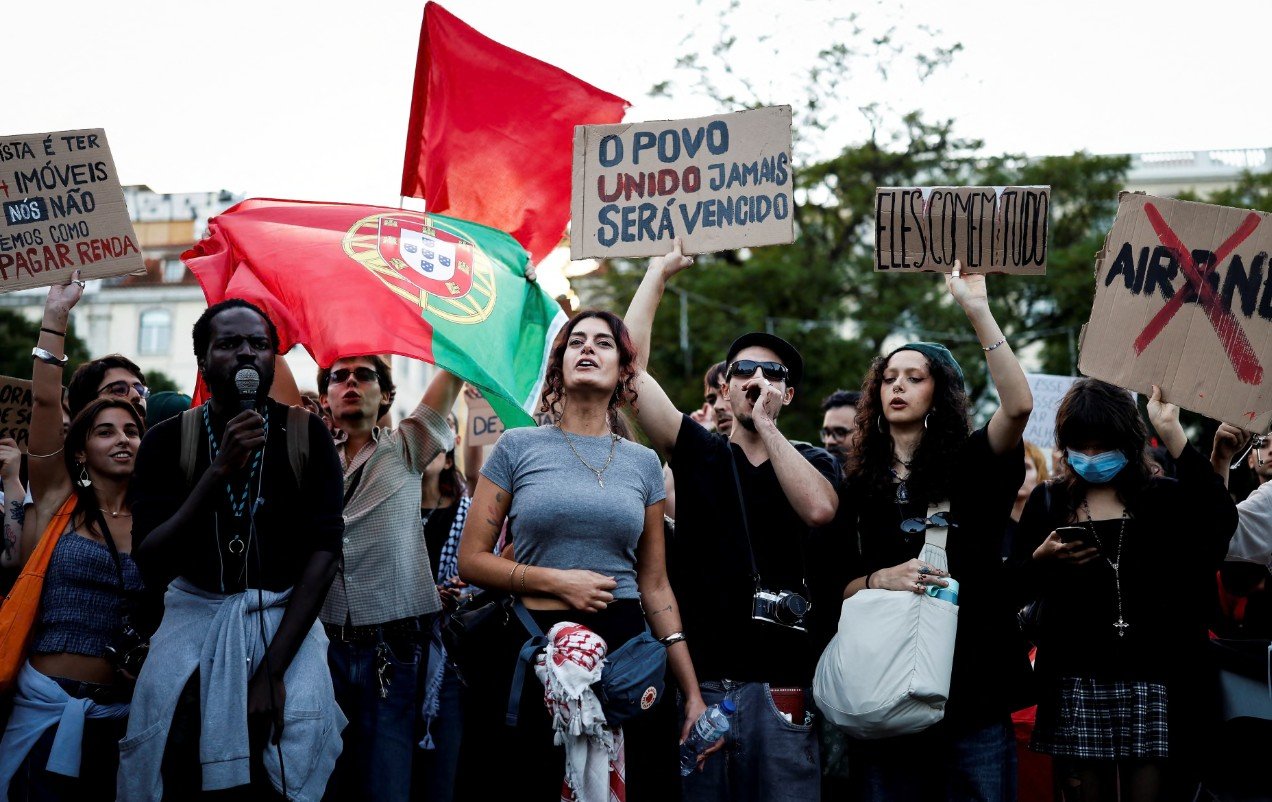Pengunjuk rasa di Lisbon, Portugal. (AFP/Filipe Amorim)