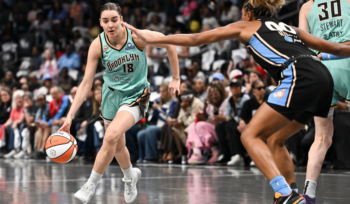 Angel Reese dari Atlanta Dream tampil saat menghadapi New York Liberty pada semifinal WNBA 2026.