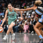 Angel Reese dari Atlanta Dream tampil saat menghadapi New York Liberty pada semifinal WNBA 2026.