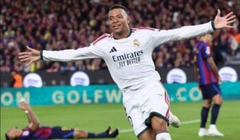 Jose Mourinho merayakan kemenangan Real Madrid atas Barcelona dalam laga El Clasico