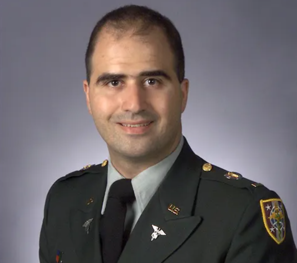 Nidal Malik Hasan adalah mantan mayor dan dokter Angkatan Darat Amerika Serikat yang dihukum karena membunuh 13 orang dan melukai 32 orang lainnya dalam penembakan Fort Hood tahun 2009 pada tanggal 5 November 2009.