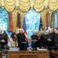 Dua uskup Katolik AS menyesal dan meminta maaf setelah foto mereka bertemu dan berdoa bersama Donald Trump di Gedung Putih.