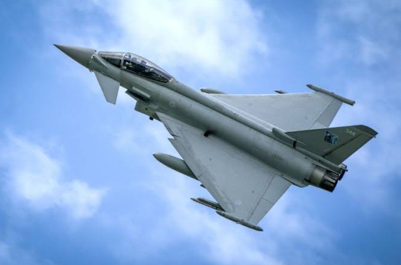 Jet tempur Eurofighter Typhoon milik Angkatan Udara Kerajaan Inggris yang akan digunakan untuk melindungi Arab Saudi dari serangan rudal dan drone Houthi.