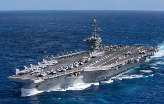USS Theodore Roosevelt (CVN-71) adalah kapal induk bertenaga nuklir kelas Nimitz keempat di Angkatan Laut Amerika Serikat . 