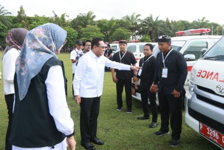 Wamenkes Benjamin Paulus Octavianus saat mengikuti apel kesiapan program Jempol Raga di Taman Blambangan, Banyuwangi. Minggu, 25 Oktober 2026. (Foto: Pemkab Banyuwangi)